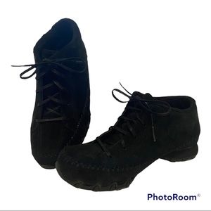 Women’s Sketchers Size 9 Suede Black relaxed fit